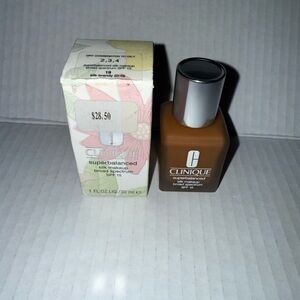 CLINIQUE Superbalanced Silk Makeup SPF15 Broad Spectrum 19 SILK BRANDY (D-G) NEW